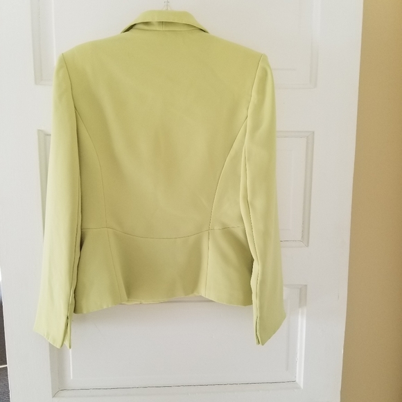Three piece chartreuse suit - Picture 2 of 8